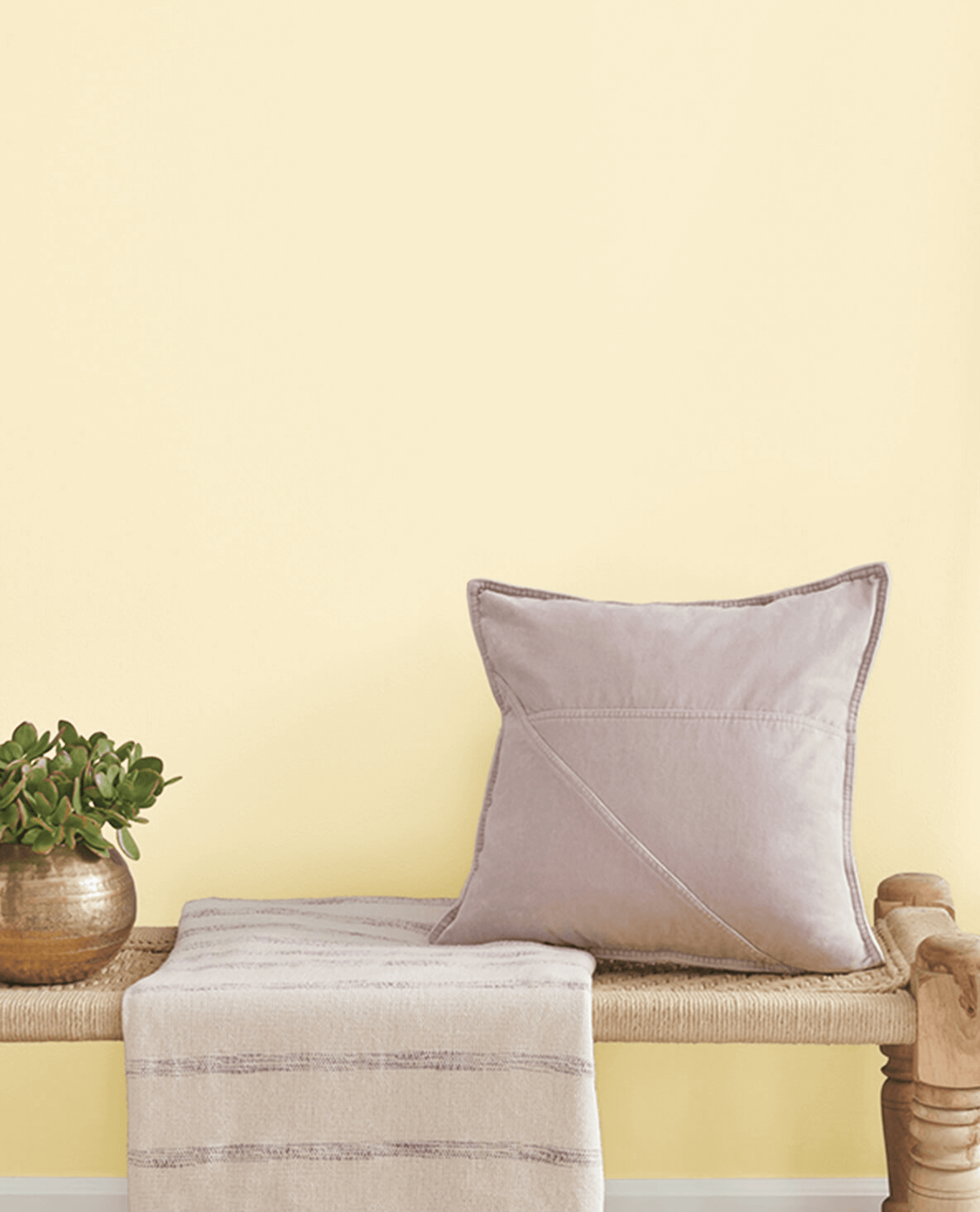 スペキュラライトを含むイエロースキンクォーツ Glittery Yellow SW 7125 | Archived Paint Colors | Sherwin-Williams